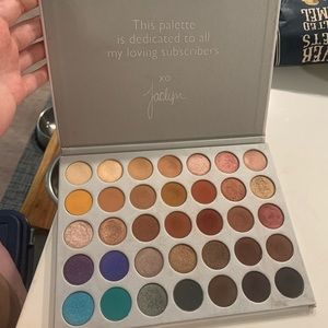Morphe Jaclyn Hill Eyeshadow Palette